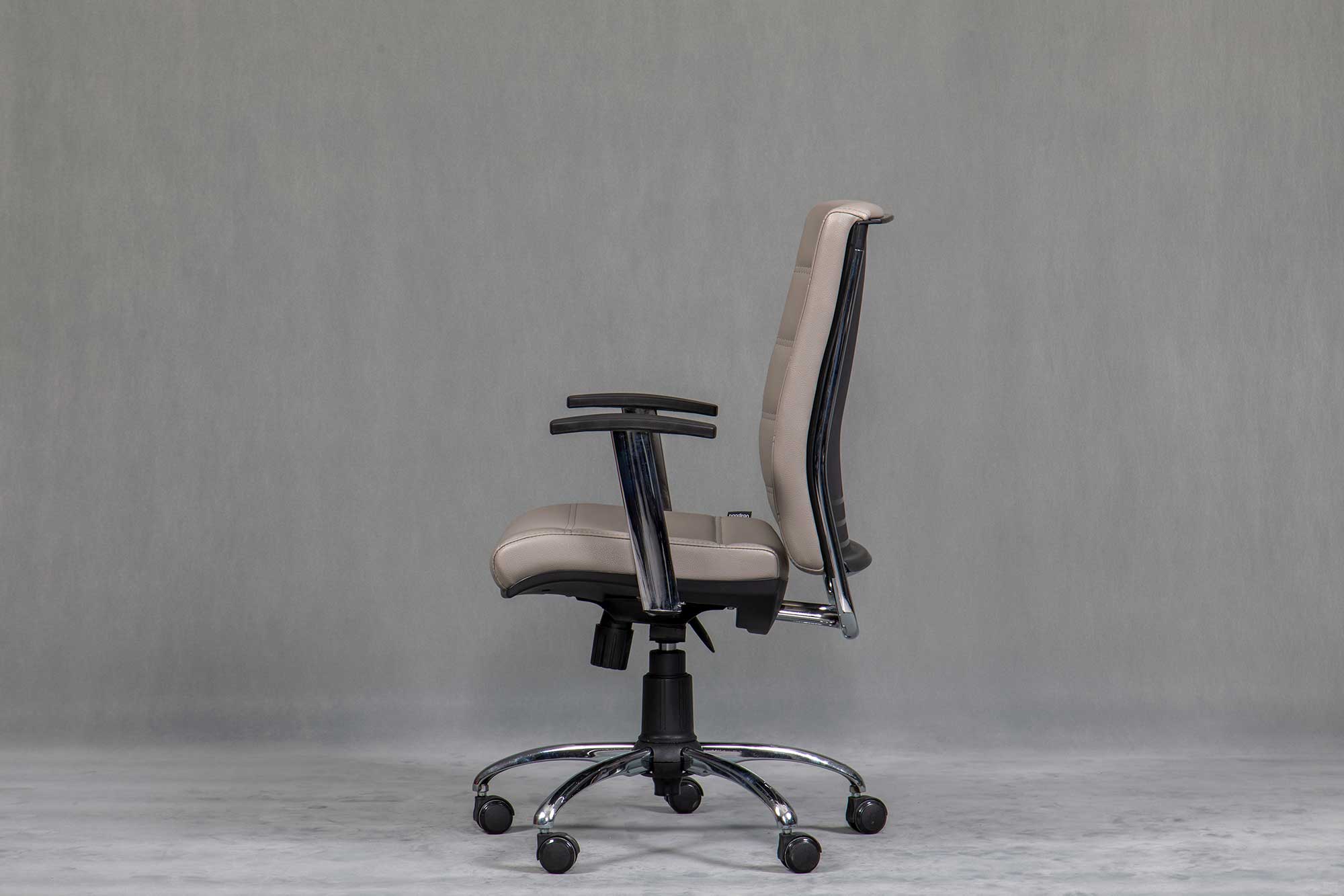 طراحی صندلی اداری مدل XS635T