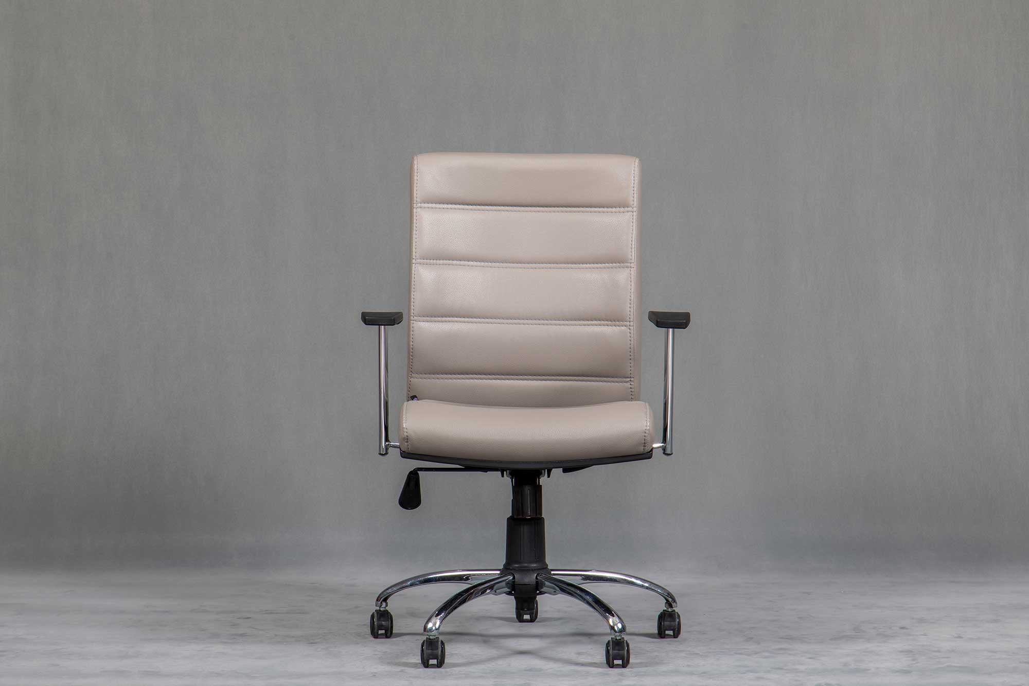 صندلی اداری مدل XS635T از نمای روبرو