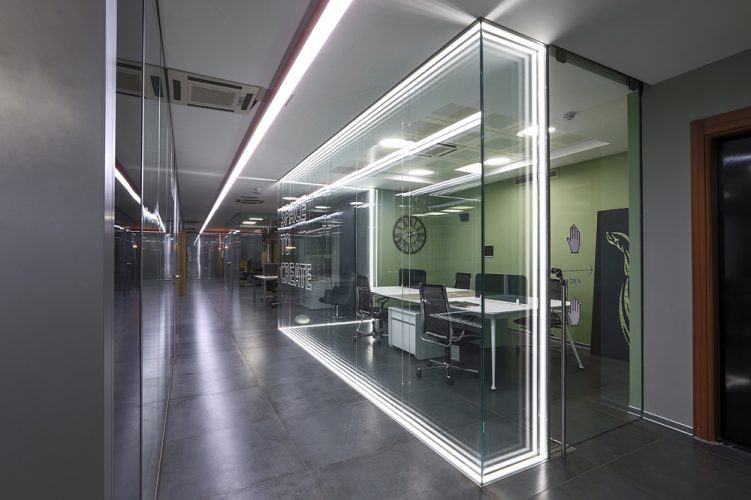 اهمیت نورپردازی در دکوراسیون داخلی و محیط های اداری شرکت پادایران 