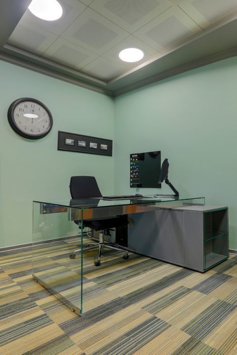 پوشش موکت در شرکت مشاوره دکوراسیون داخلی اداری پادایران