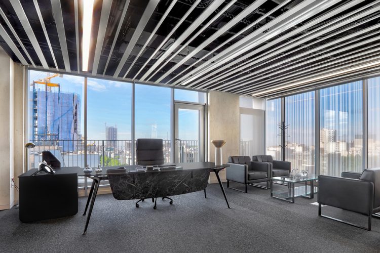 پوشش موکت در شرکت مشاوره دکوراسیون داخلی اداری پادایران