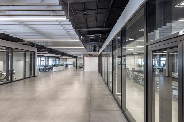 تولید و تجهیز مبلمان اداری شرکت مادایران